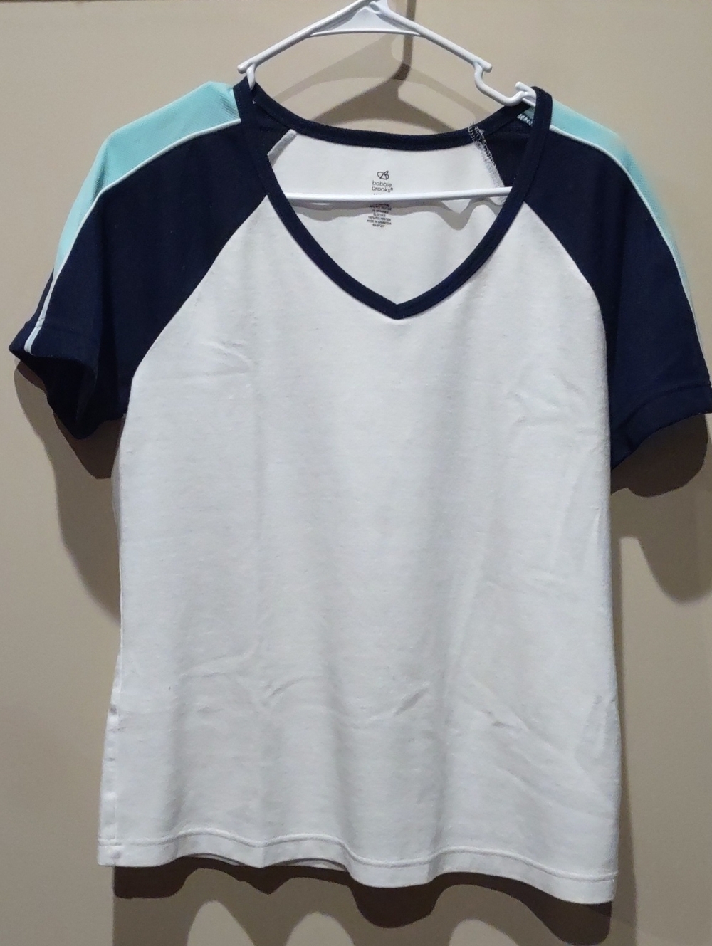 Bobbie Brooks White V-Neck Tee with Navy And Mint Green Sleeves Shoulders, M - Picture 4 of 6